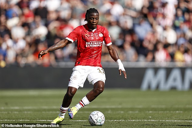 ตัวแทน ‘บังโม’!? หงส์ร่วมวงแย่ง ‘บากาโยโก้’ ปีก PSV