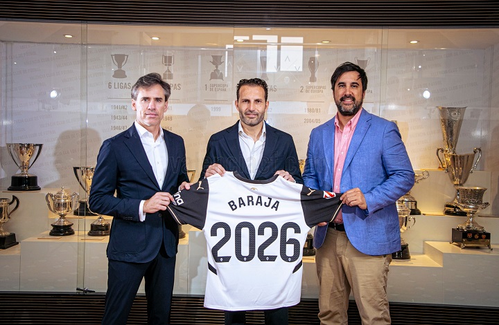 ค้างคาวมอบรางวัล ‘บาราฆา’ ขยายสัญญาคุมทีมถึงปี 2026