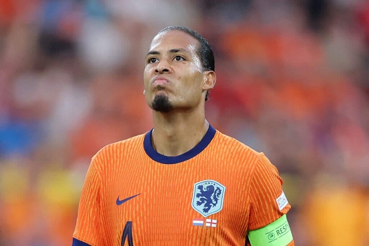 VvD เผยขอเวลาทบทวนอนาคตใน ‘สโมสรและทีมชาติ’